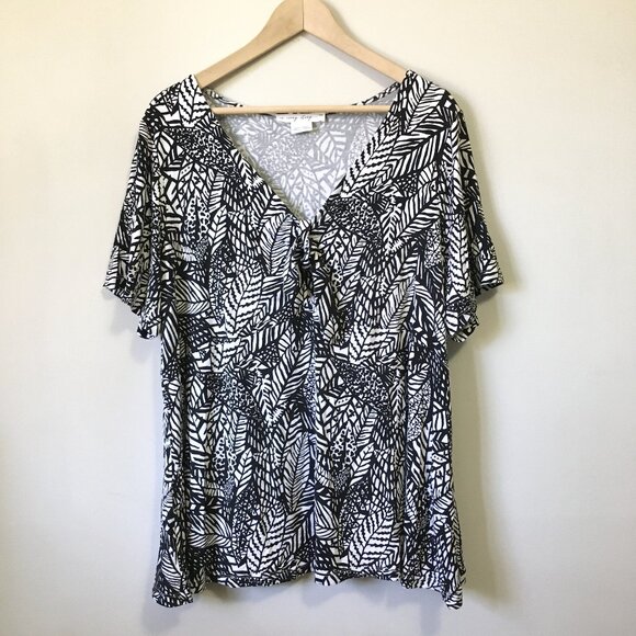 Penningtons Tropical B&W Leaf Bow Tie Collar Viscose Tee - Picture 1 of 12